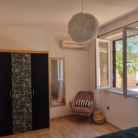 Blue Promenade Apartment *