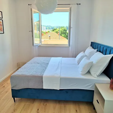 Blue Promenade Apartment *